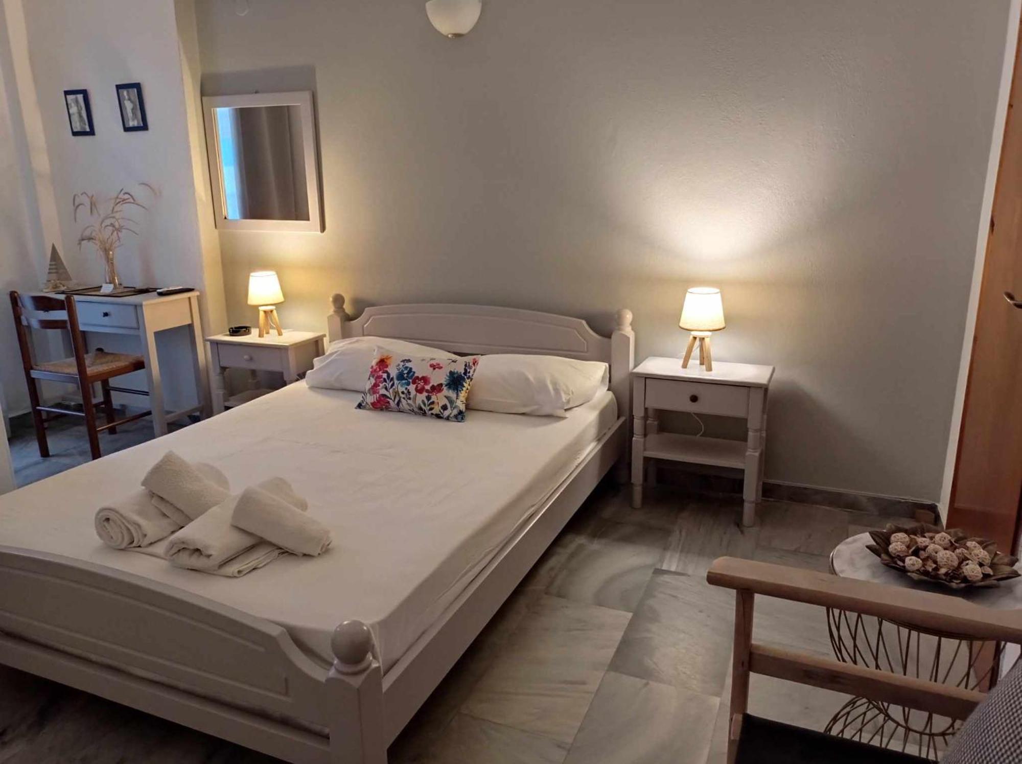 Kantouni Guest House By The Sea Batsi  Exterior photo